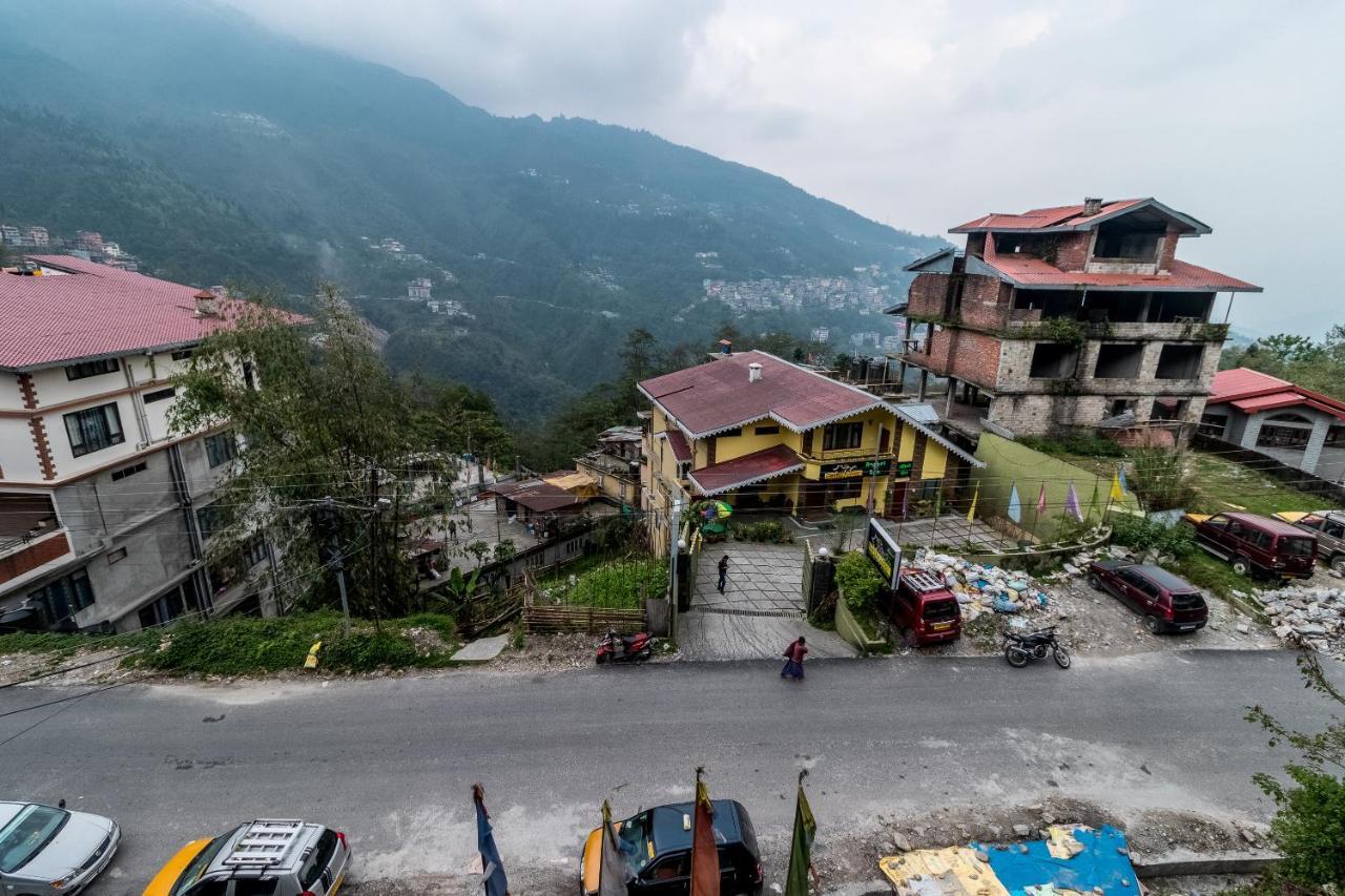 Maplewood Hotel & Spa Gangtok Exterior foto